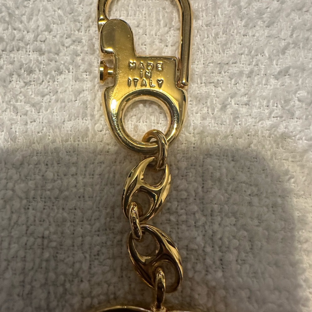 New Gucci bag charm/keychain! Accepting reasonable offers - Picture 7 of 8